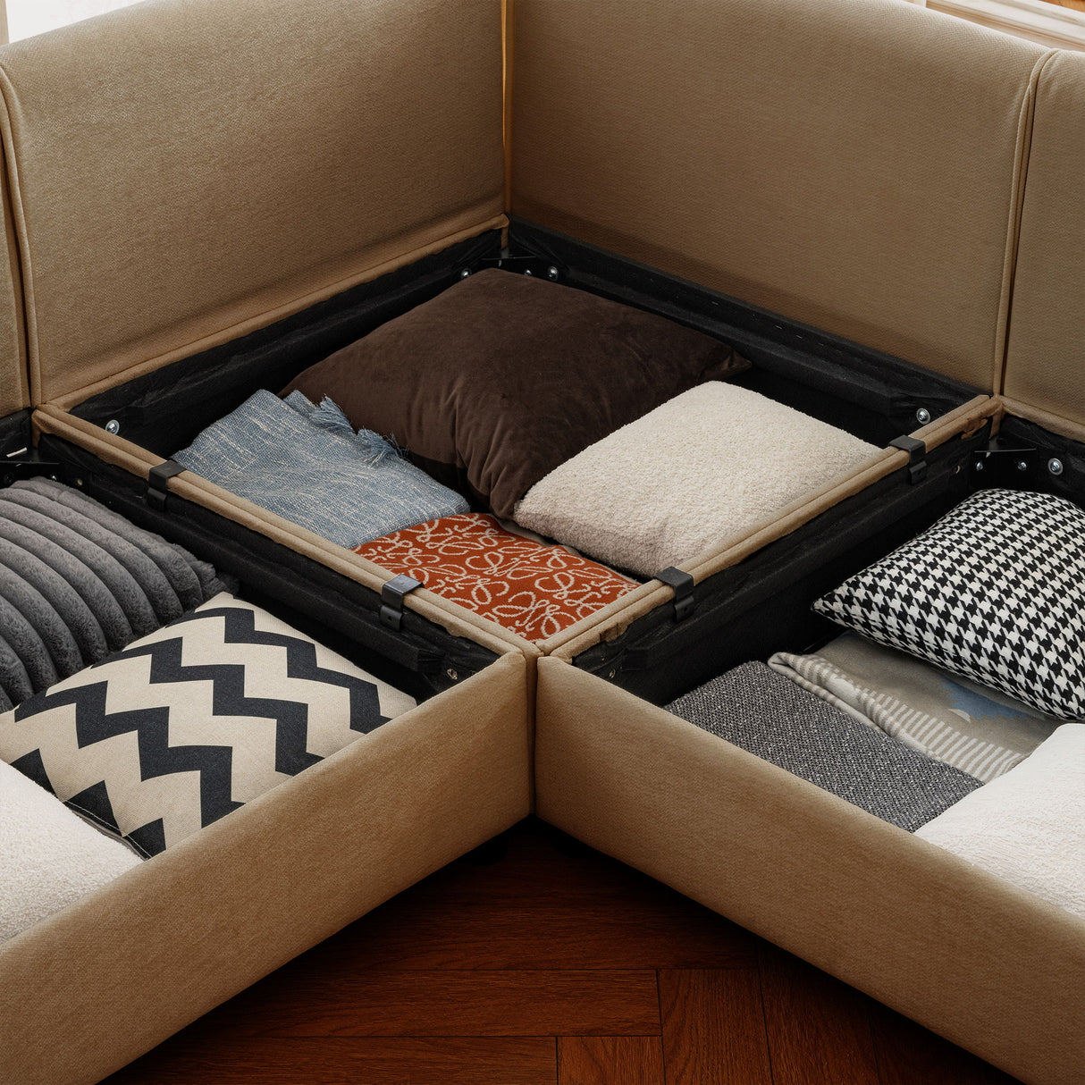 Contemporary Elegant Sofa With Storage And Ottoman