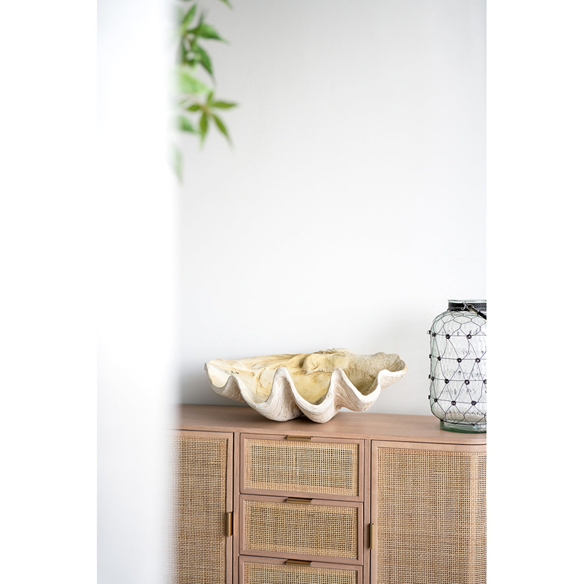 Large Clam Shell Accent, Coastal Style, 25.3-Inch, Cream