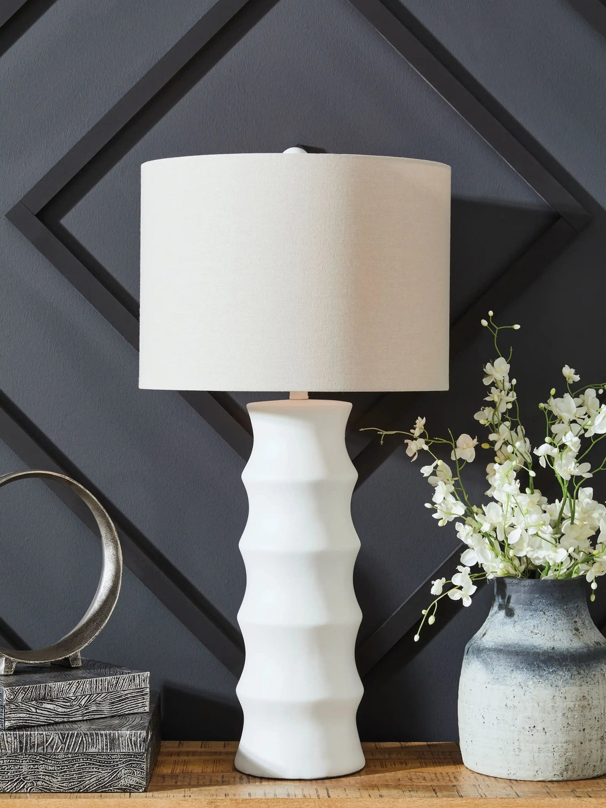 Veraleigh - Poly Lamp - Best Buy Furniture