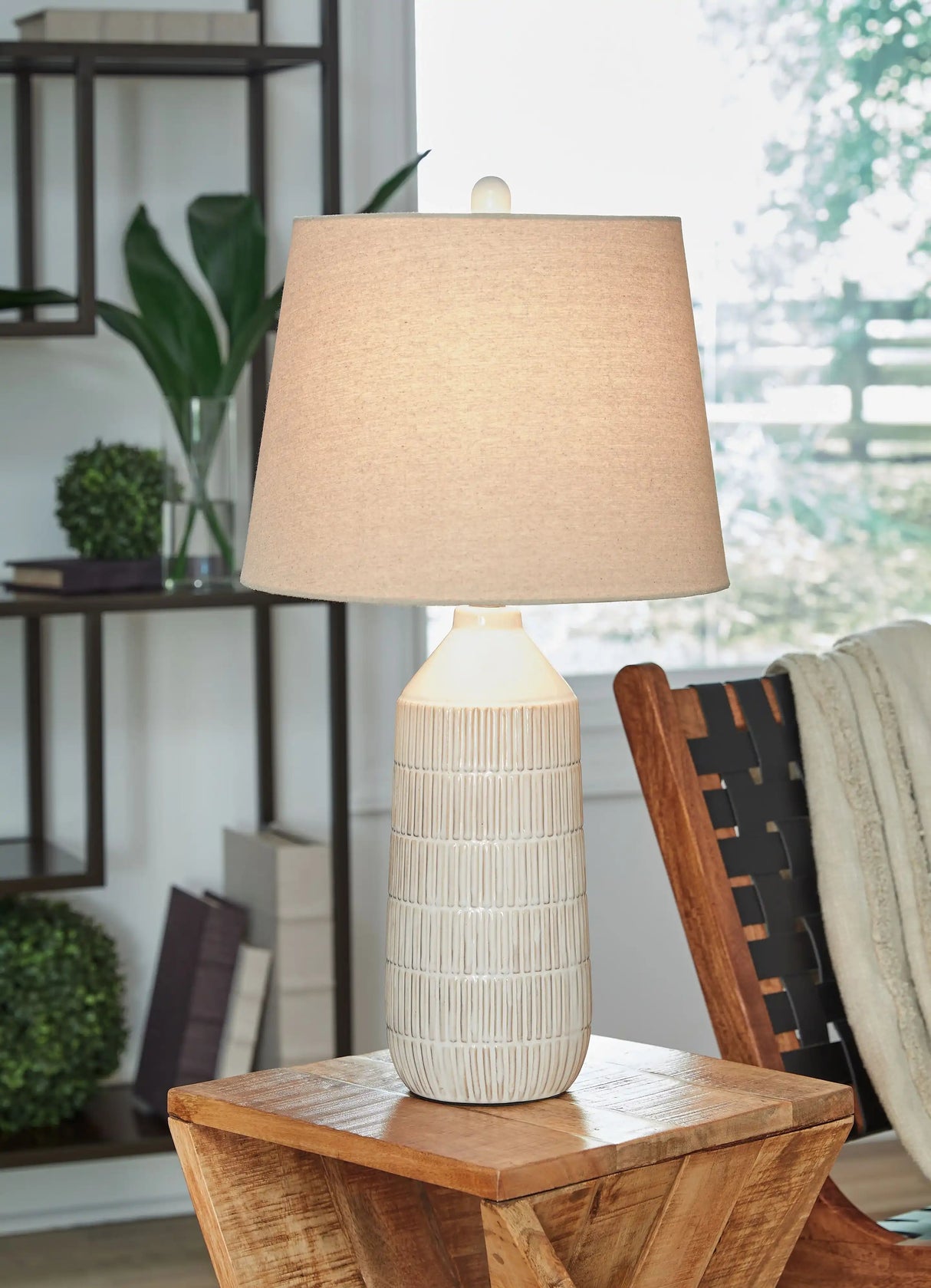 Willport - Ceramic Table Lamp (Set of 2) - Off White - Best Buy Furniture