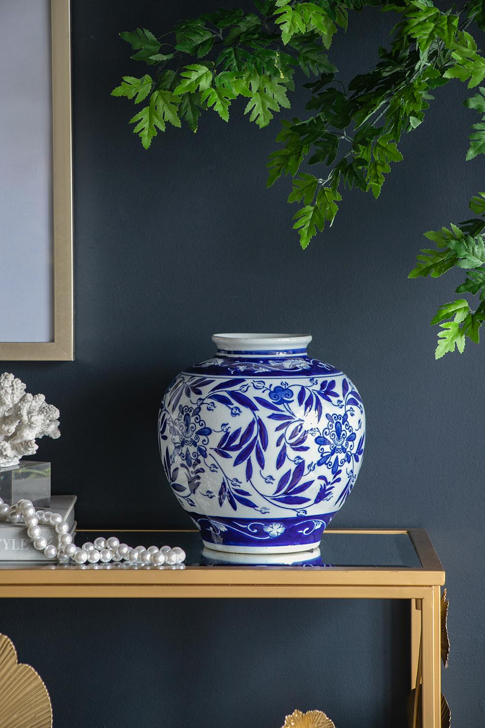 8.5x8.5x9" Porcelain Decorative Flower Vase