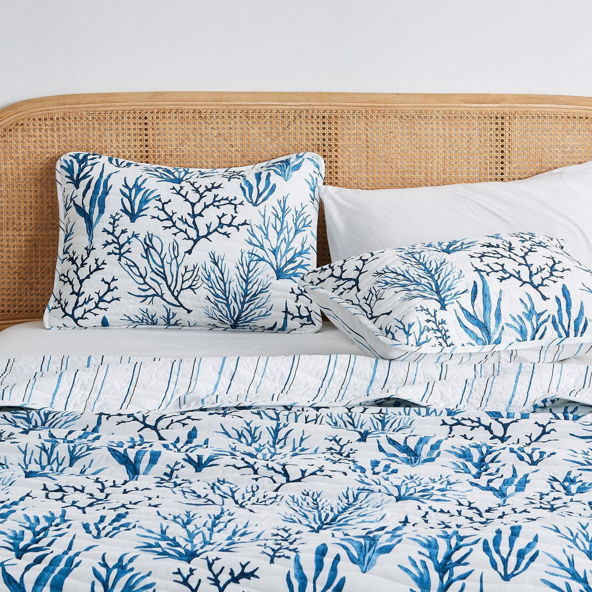 Coastal Navy Coral Quilt Set - Saelia Collection