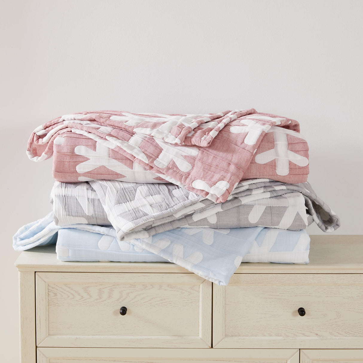 Matelassé Snowflake Quilt Set - Nino Collection