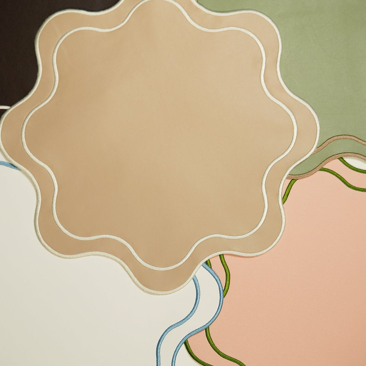 Haven White Wavy Edge Blue Trim Faux Leather Placemat