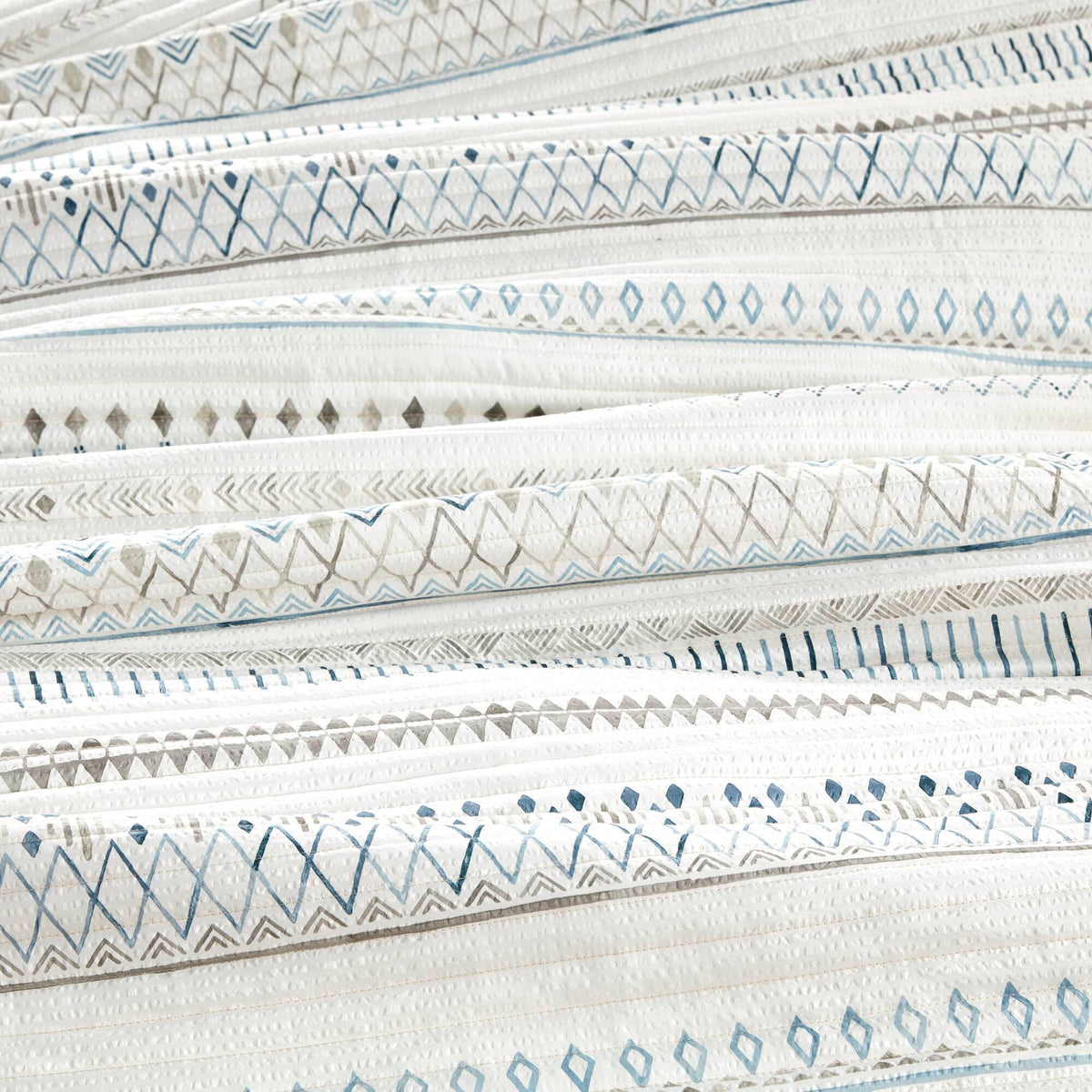 JLA Seersucker Quilt Set with Antimicrobial Finish - view 6