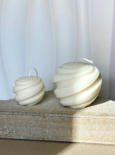 Minimalist Swirl Candles – Handcrafted Soy Wax Décor