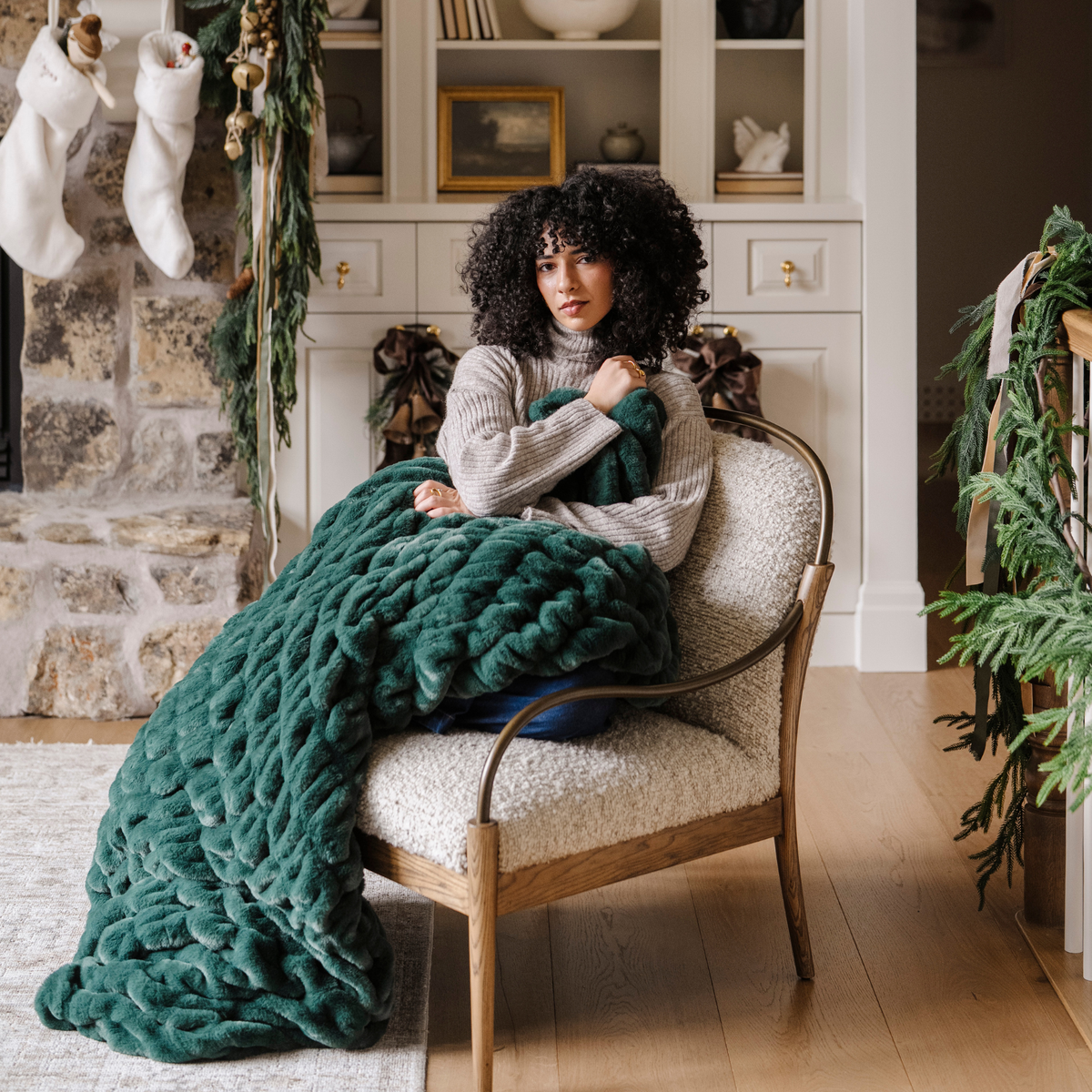 Saranoni DOUBLE RUCHED FAUX FUR THROW BLANKETS - view 22