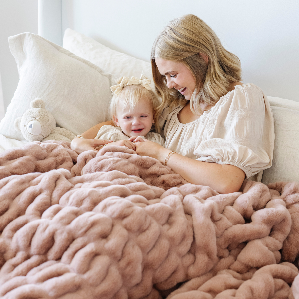 Saranoni DOUBLE RUCHED FAUX FUR THROW BLANKETS - view 24