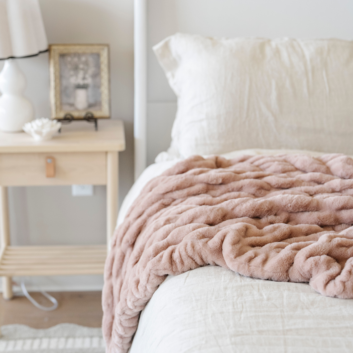 Saranoni DOUBLE RUCHED FAUX FUR THROW BLANKETS in Montana Coles
