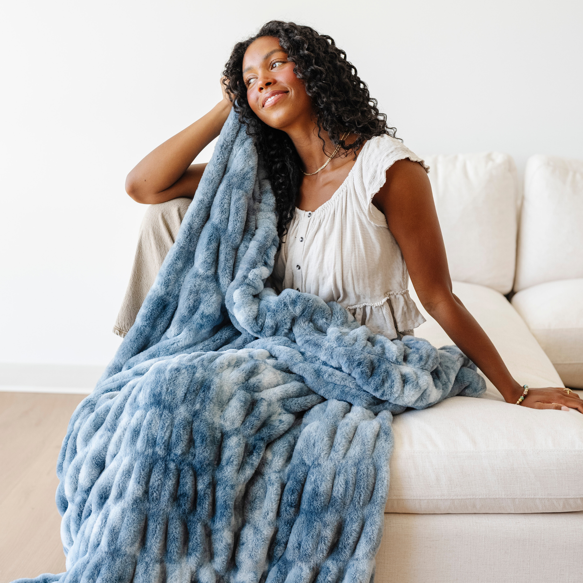 Saranoni DOUBLE RUCHED FAUX FUR THROW BLANKETS in Slate Blend