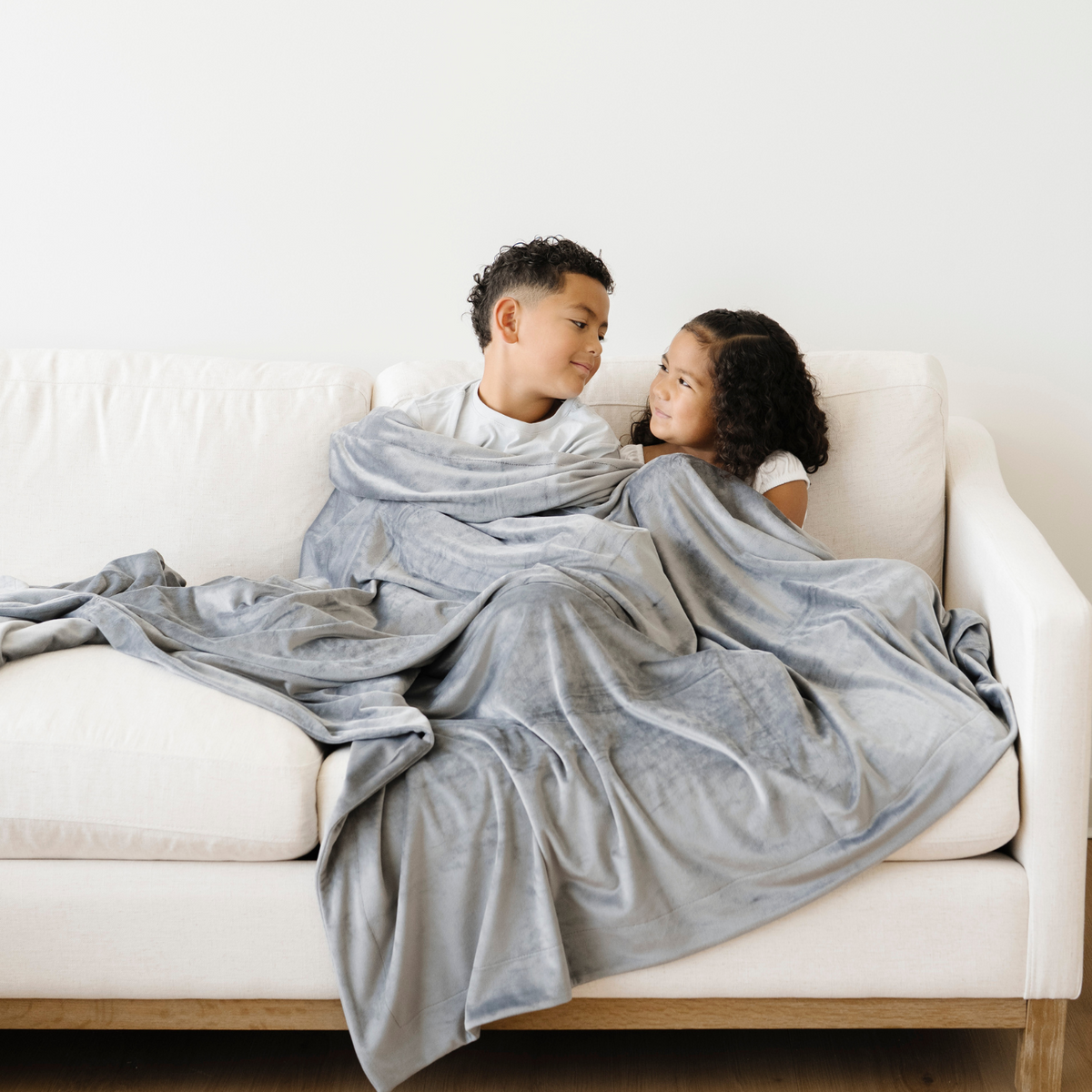 Saranoni MINKY STRETCH XL THROW BLANKETS in Charcoal