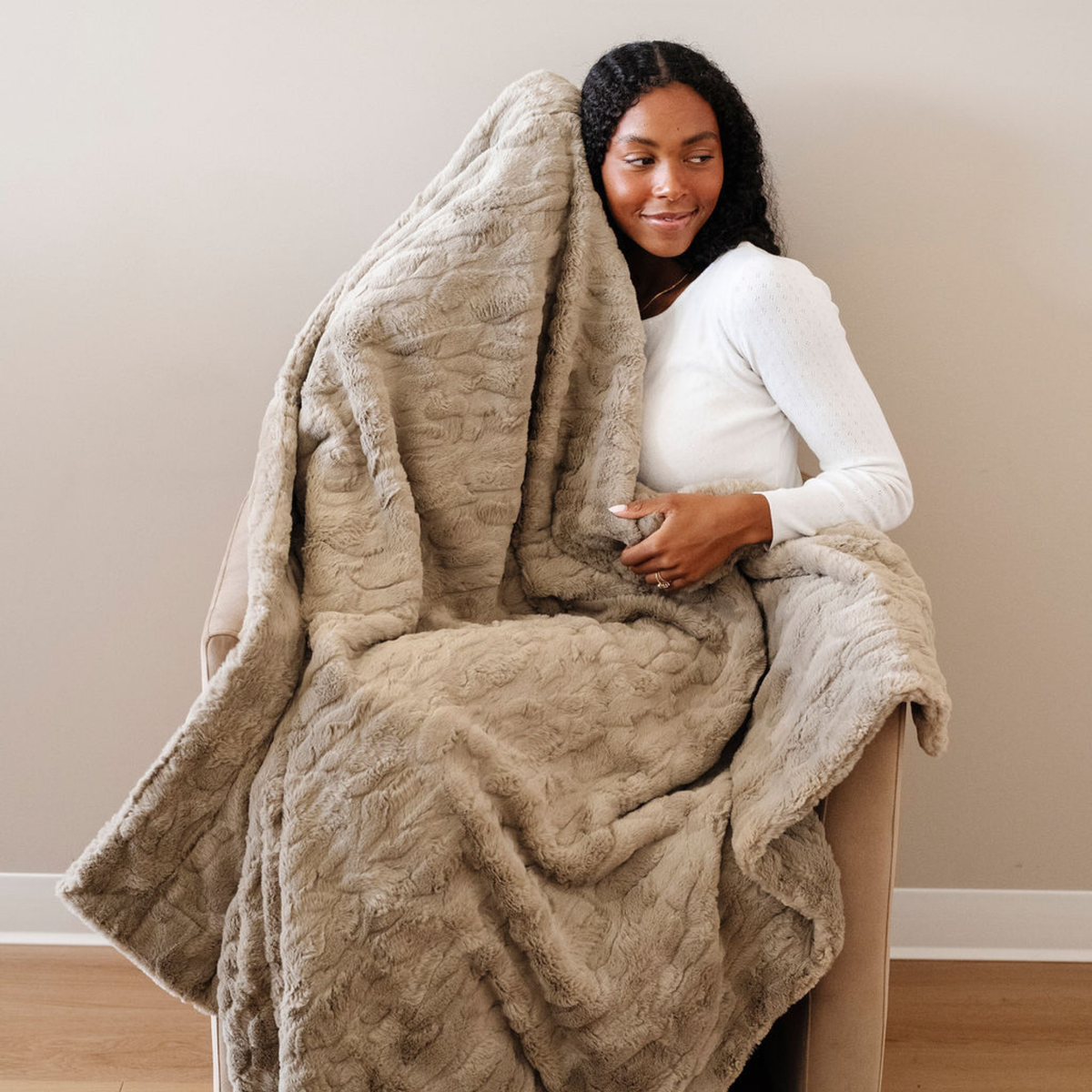 Saranoni PATTERNED FAUX FUR XL THROW BLANKETS in Driftwood