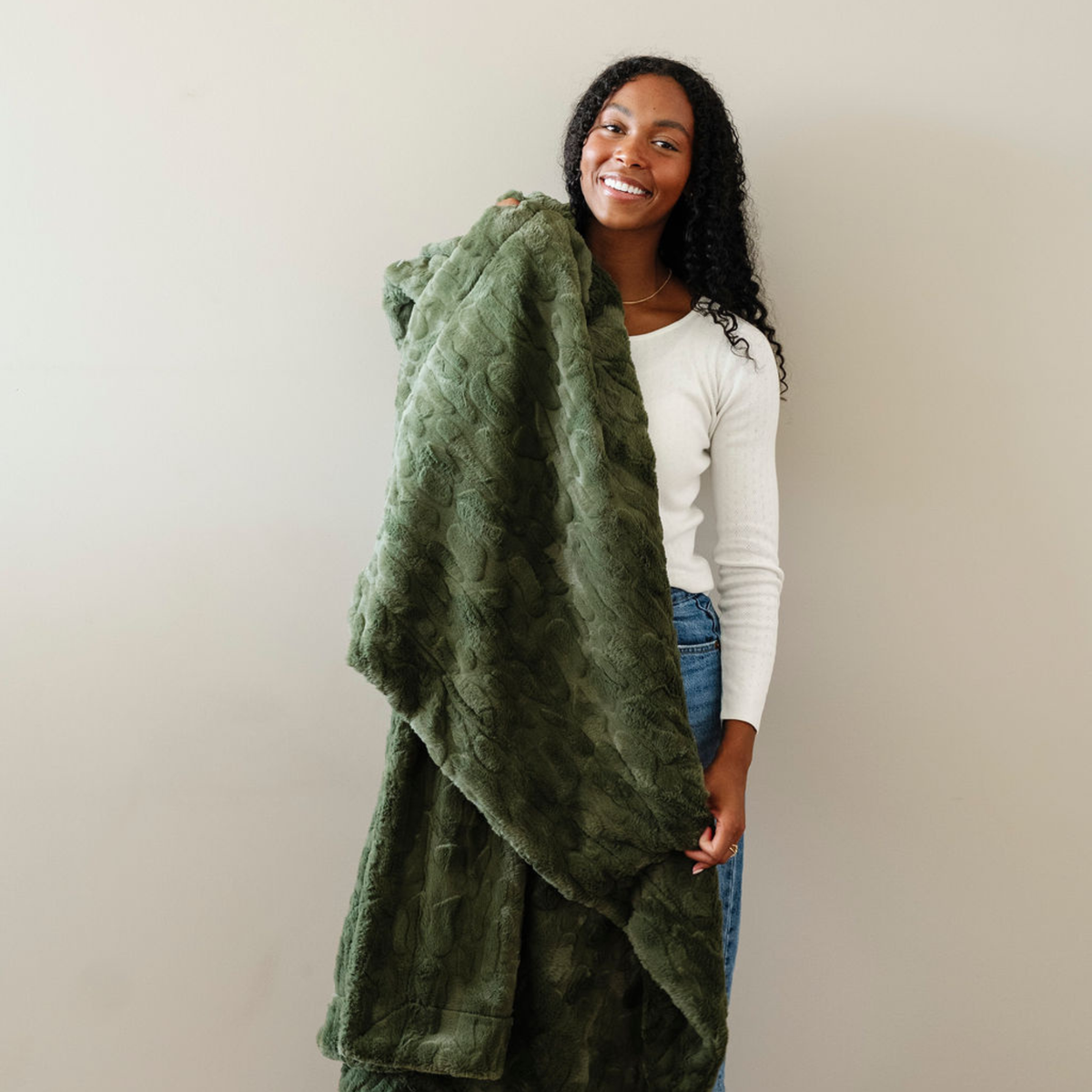 Saranoni PATTERNED FAUX FUR XL THROW BLANKETS in Woodland