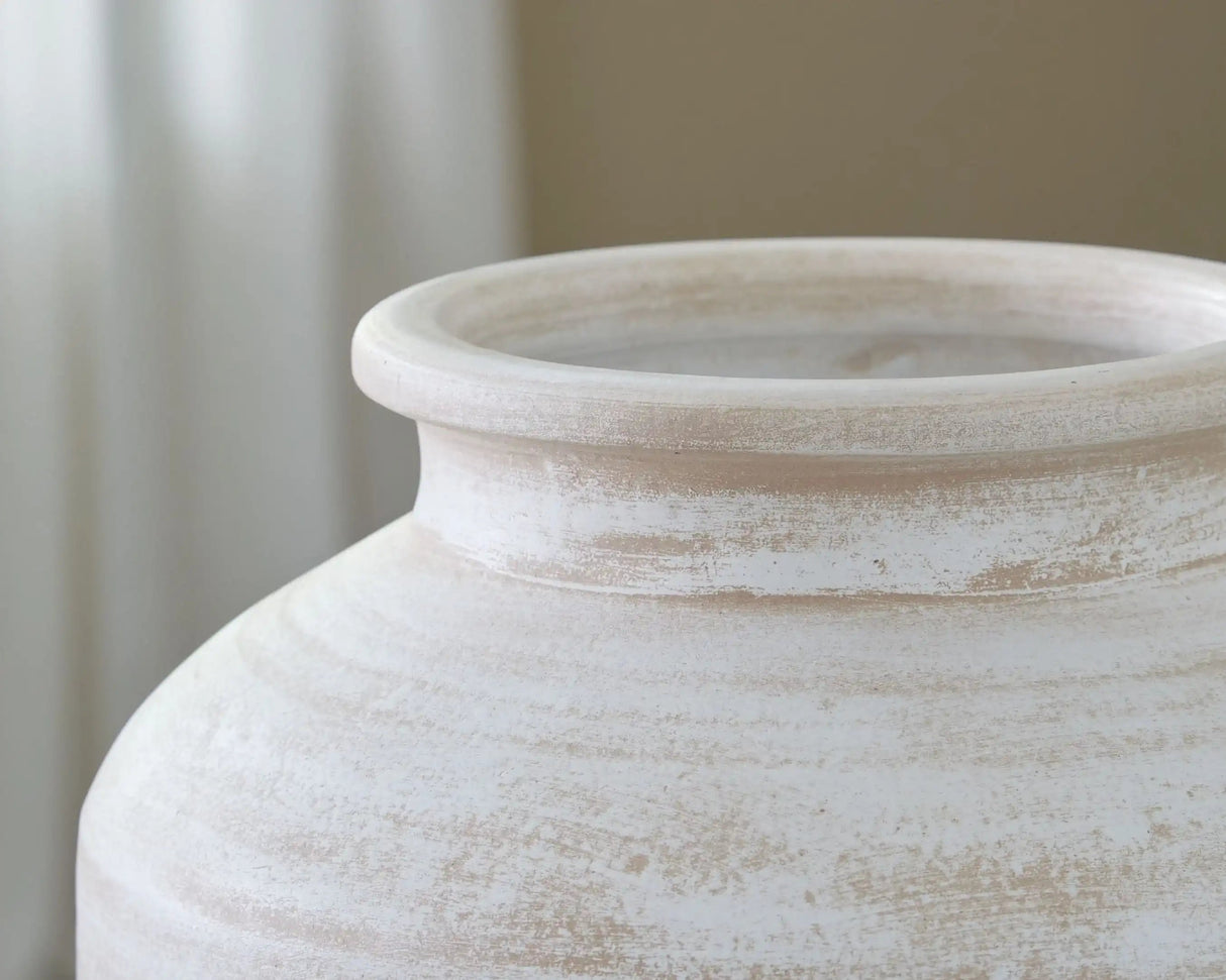 Meadie - 12" Vase - Best Buy Furniture