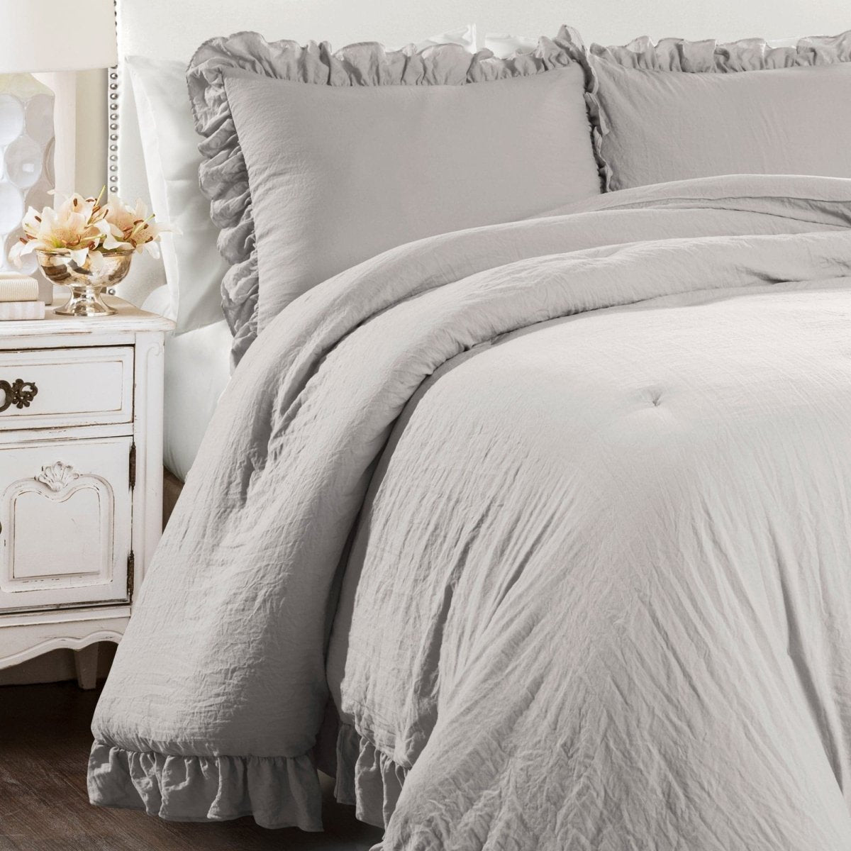 Reyna Comforter Set