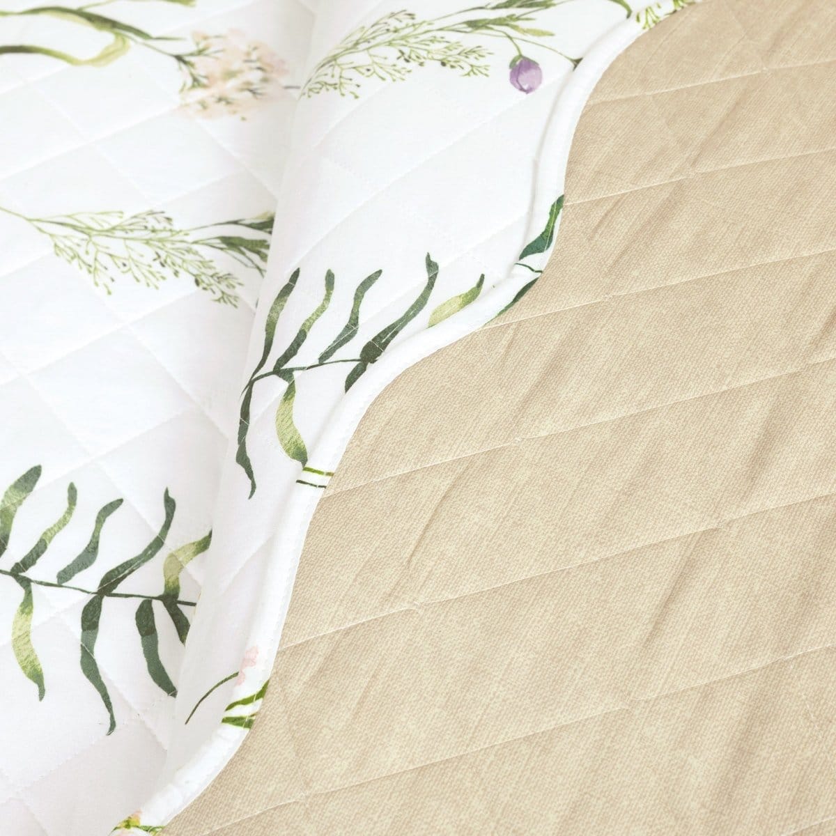 LushDecor Watercolor Wildflower Scallop Edge Floral 3 Piece Quilt Set - view 3