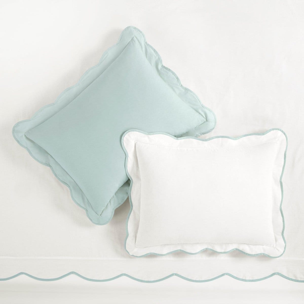 LushDecor Coastal Chic Scalloped Edge 100% Cotton Reversible Duvet Cover Set - view 12