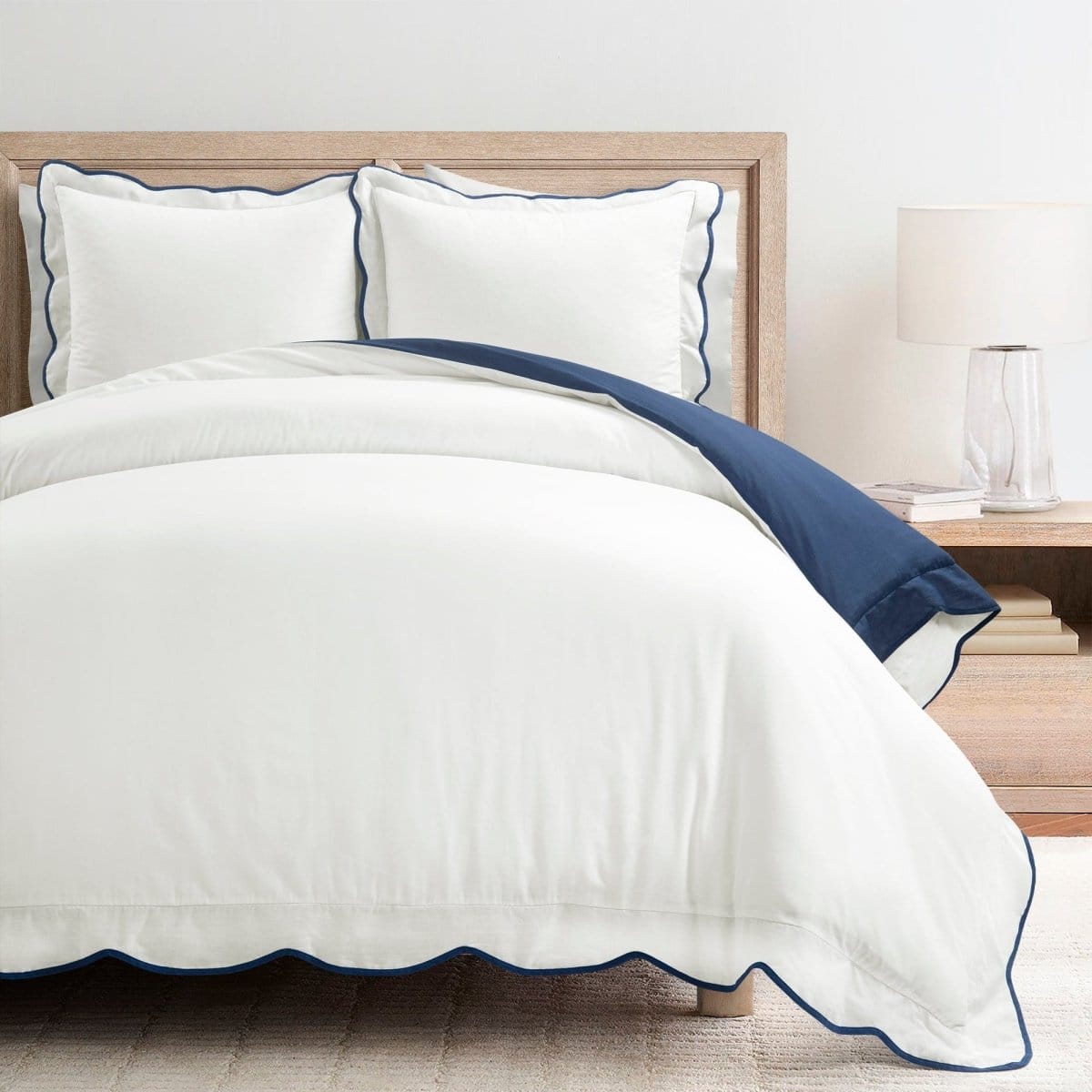 LushDecor Coastal Chic Scalloped Edge 100% Cotton Reversible Duvet Cover Set in White_Navy