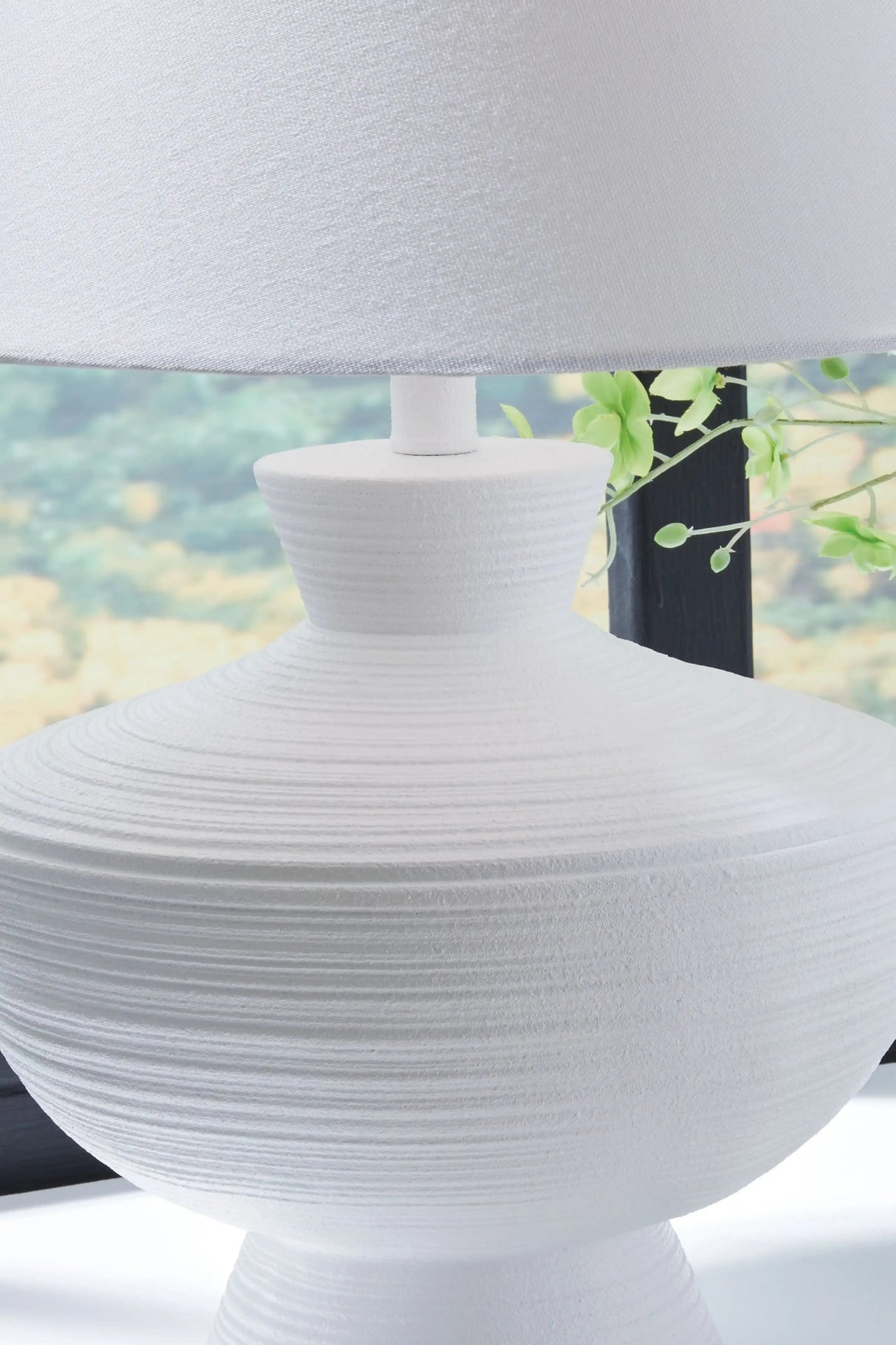 Harelwood - Poly Table Lamp - White - Best Buy Furniture