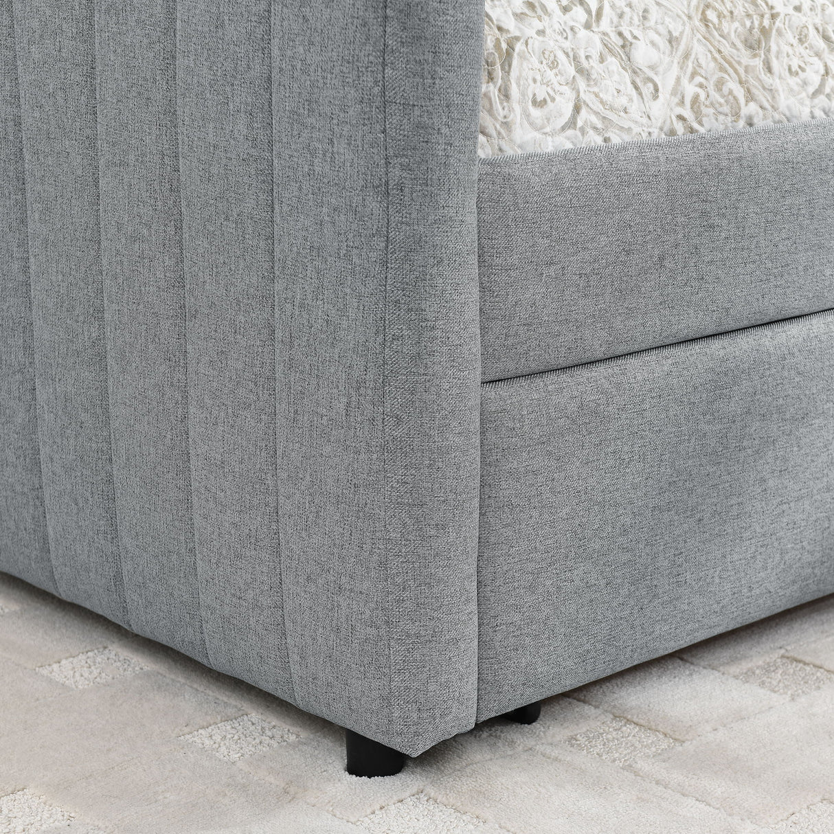 Upholstered Queen Daybed With 2 Drawers
