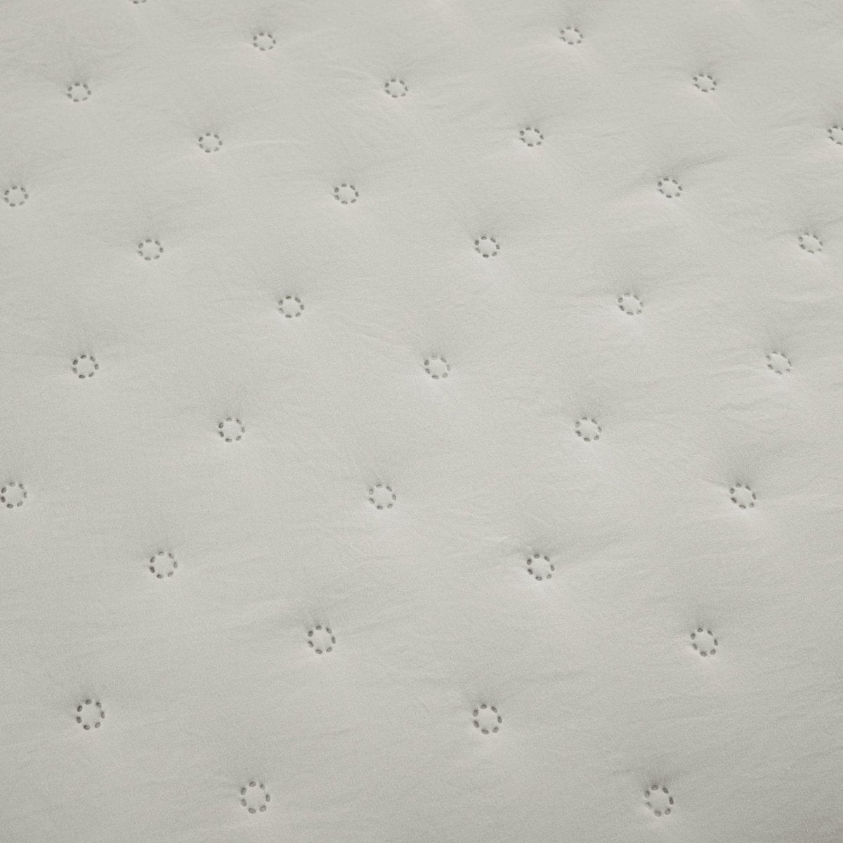 Reyna Ruffle Reversible Oversized 3 Piece Quilt Set