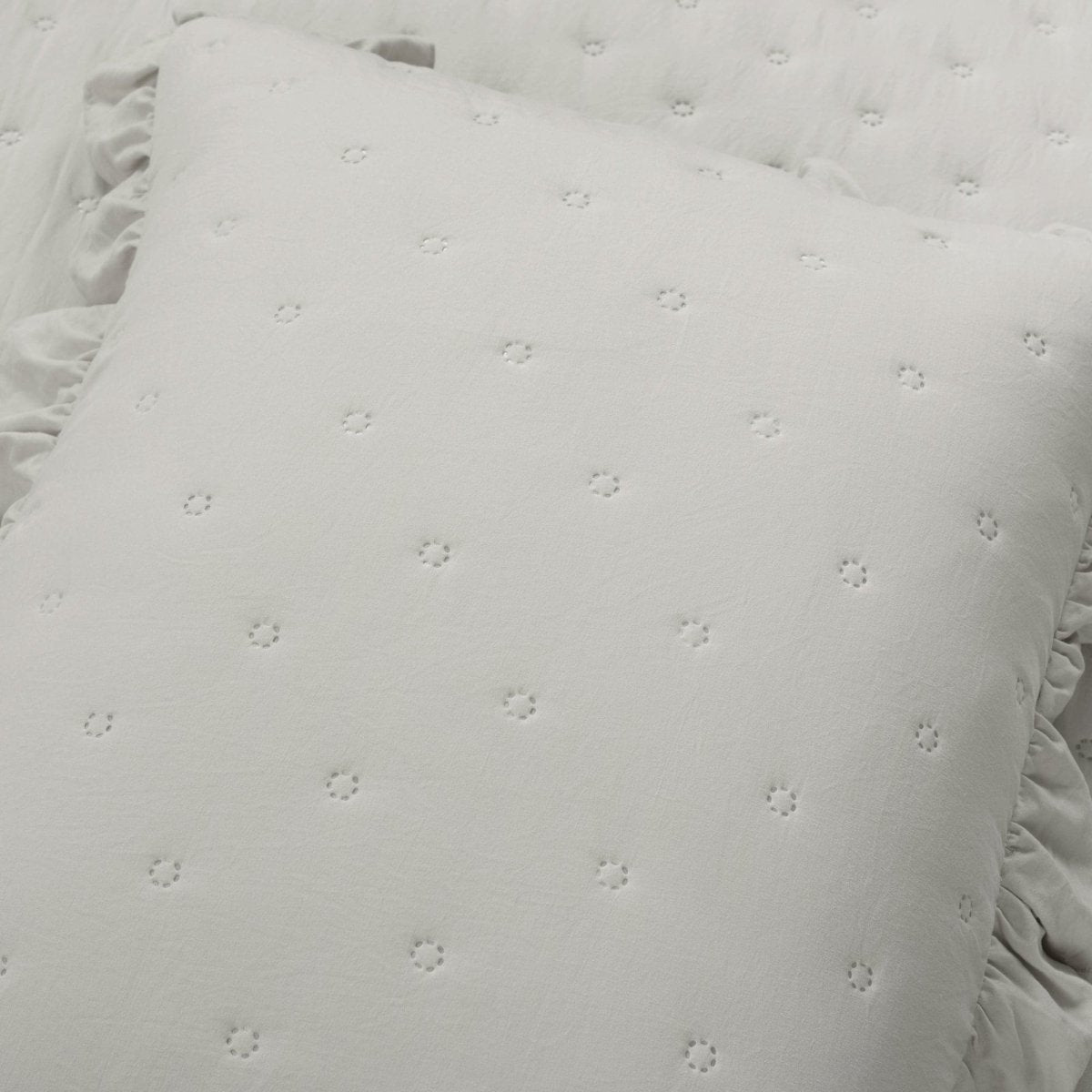 Reyna Ruffle Reversible Oversized 3 Piece Quilt Set