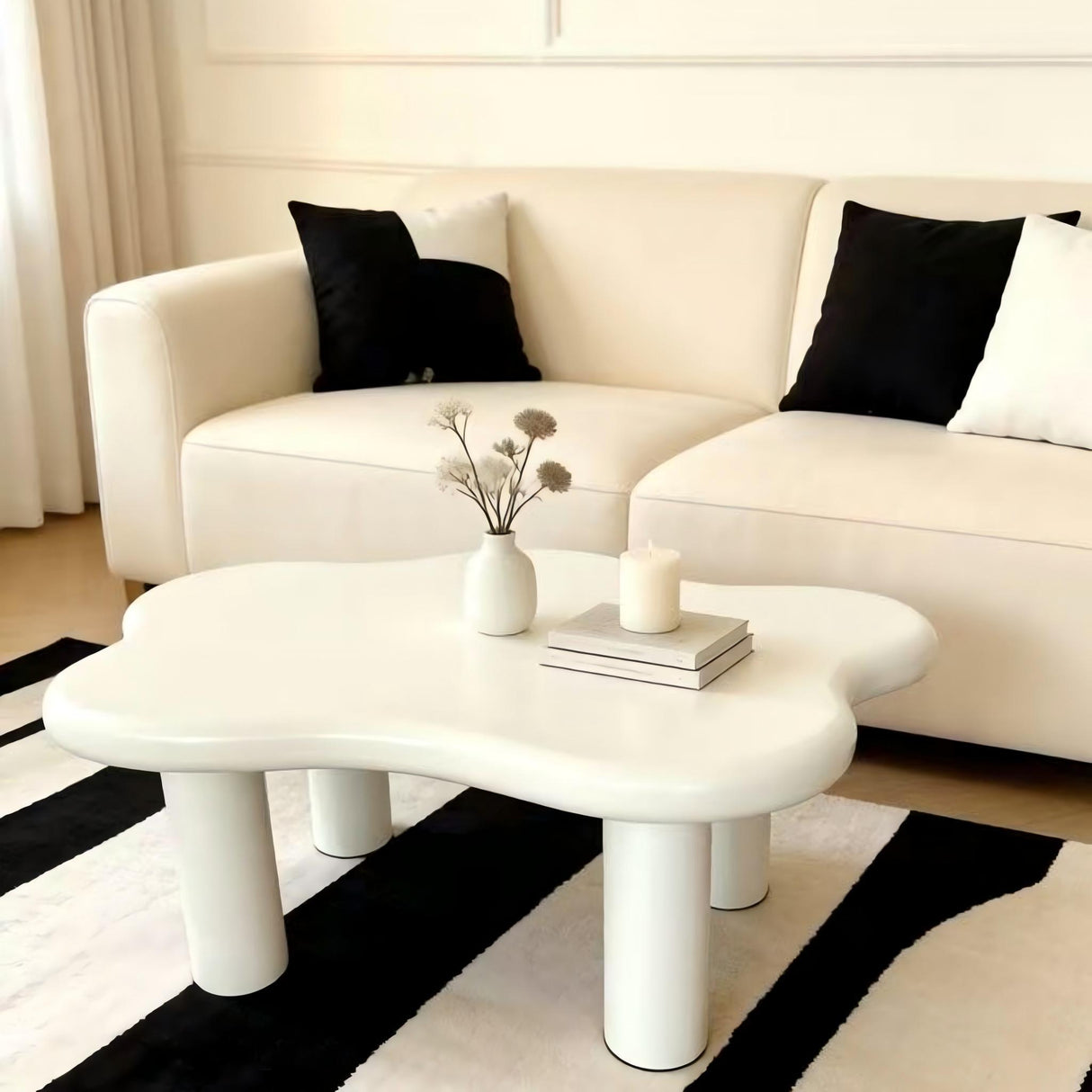 Cloud Shaped Coffee Table With 4 Round Legs
