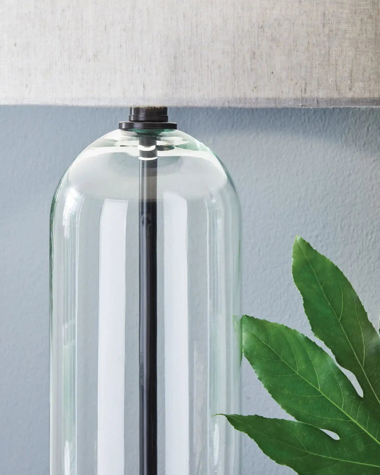 Kerrbrook - Glass Table Lamp - Clear / Black - Best Buy Furniture