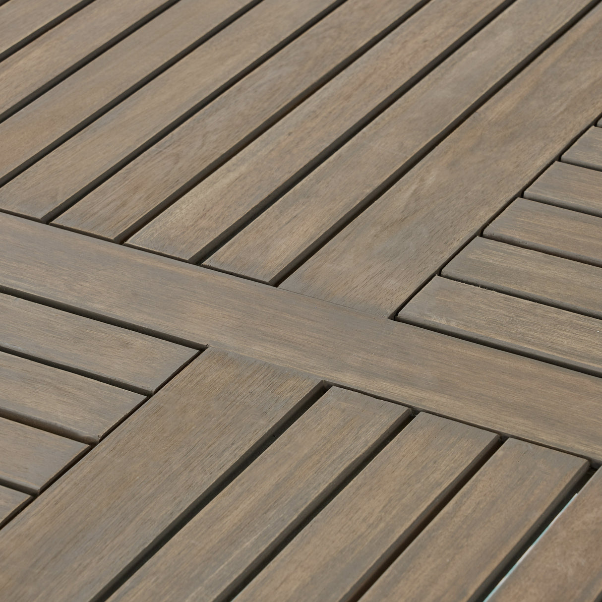 Outdoor Acacia Wood Round Dining Table with Curved Legs