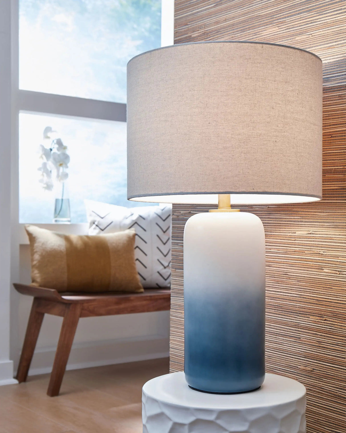 Lemrich - Ceramic Table Lamp - White - Best Buy Furniture