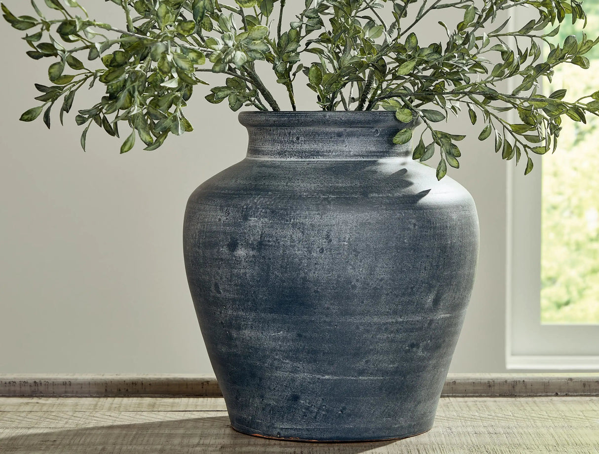 Meadie - 12" Vase - Best Buy Furniture