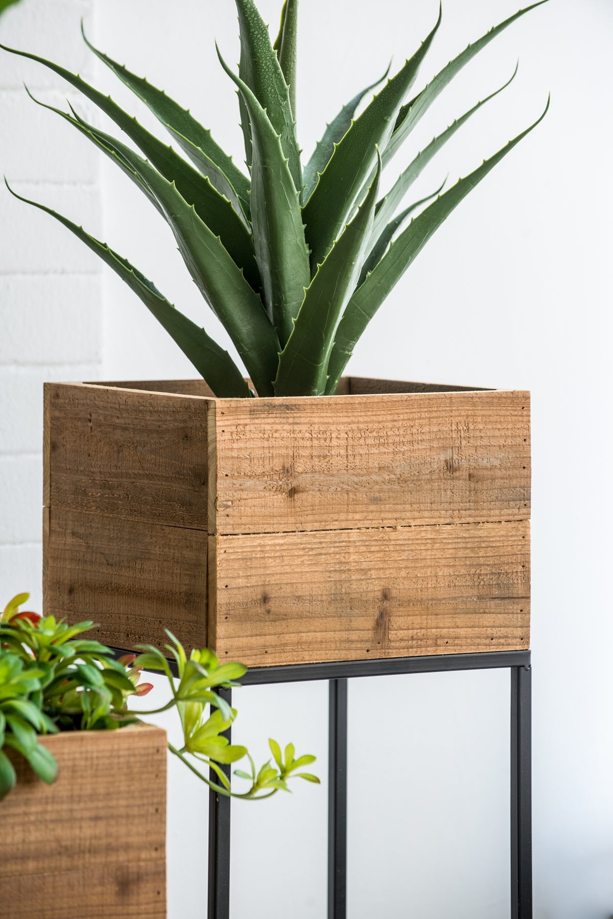 Reclaimed Wooden Planter Box Set with Metal Frame – Brown