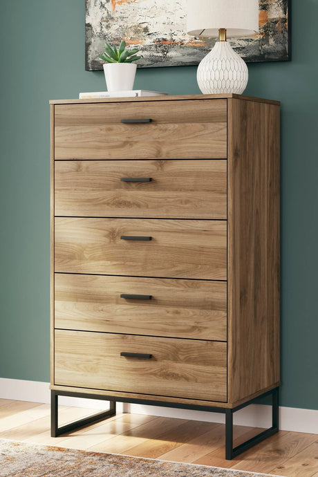 Deanlow - Five Drawer Chest - Honey - Best Buy Furniture