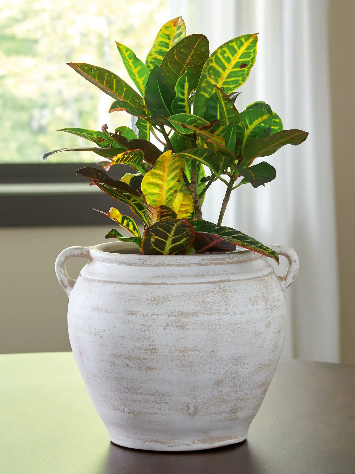 Meadie - 9" Vase - Best Buy Furniture