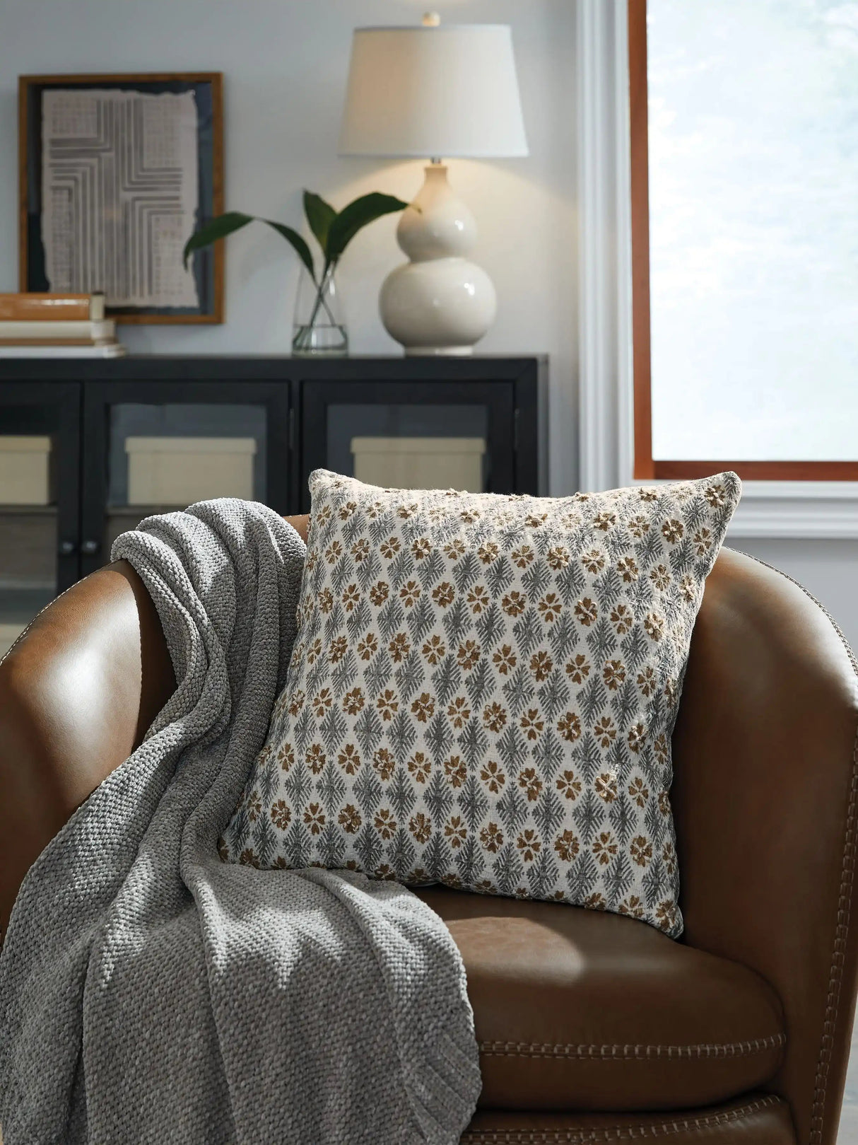 Dainwick - Pillow - Best Buy Furniture