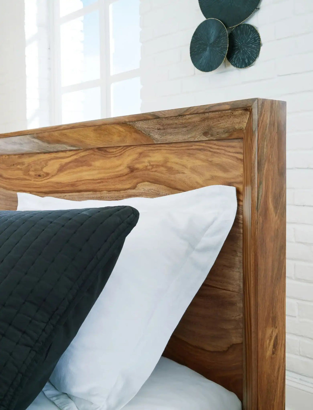 Dressonni - Panel Bed - Best Buy Furniture
