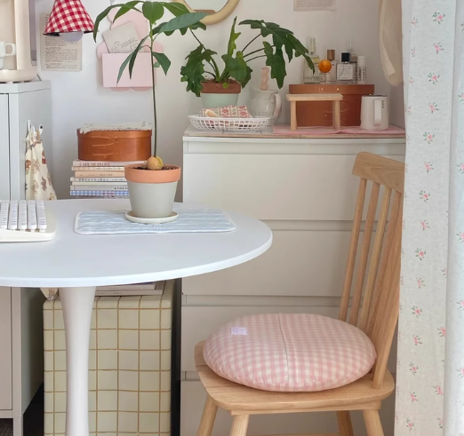 White Round Modern Dining Table