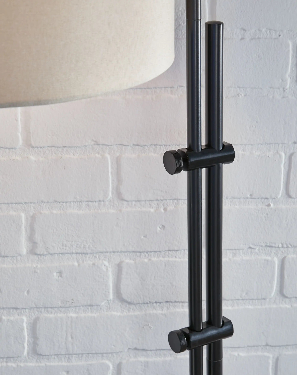 Baronvale - Metal Accent Lamp - Best Buy Furniture