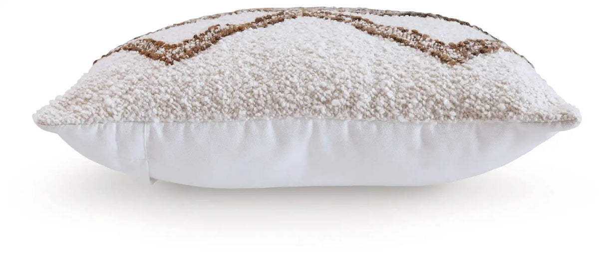 Brettwood - Pillow - Best Buy Furniture