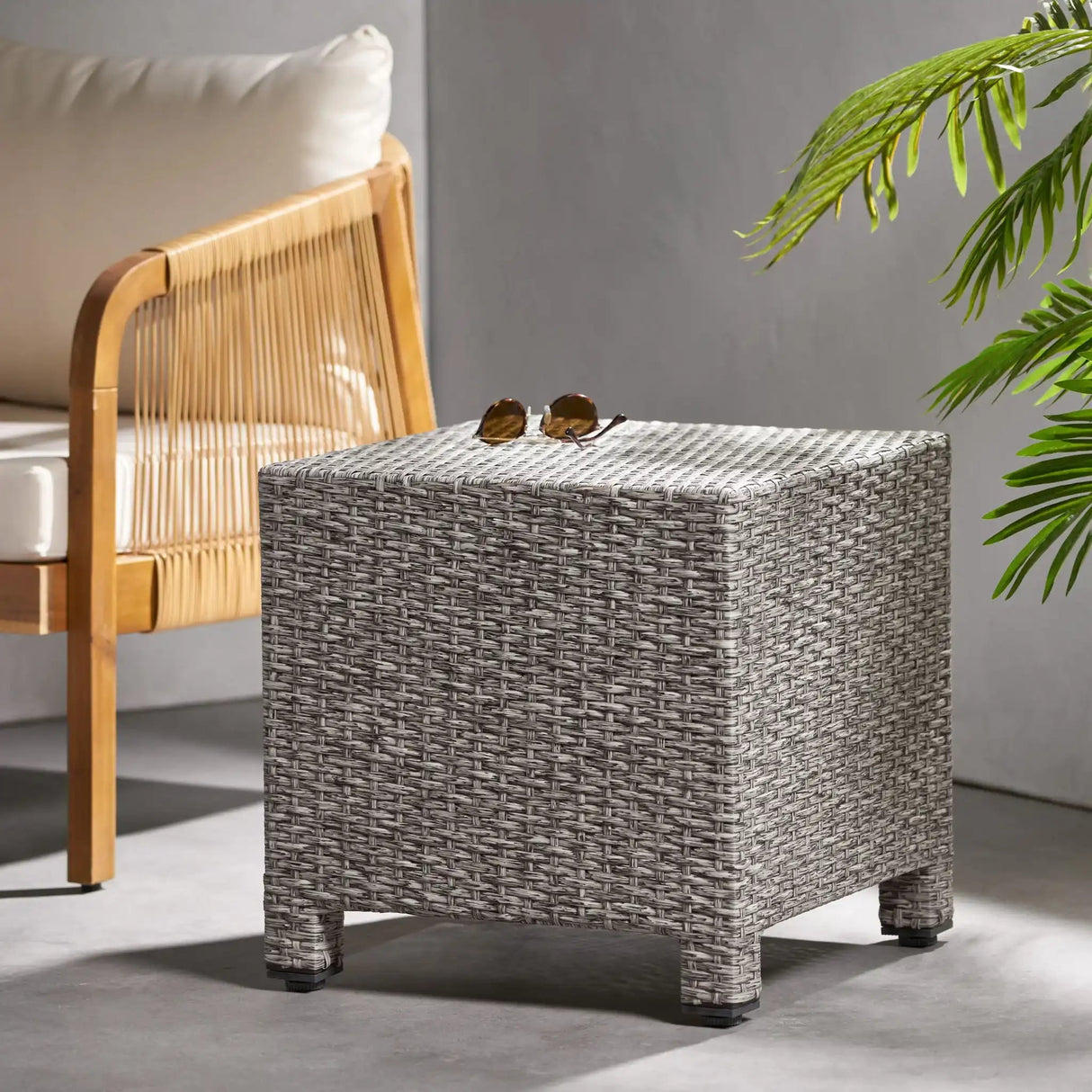 Puerta - Minimalist Style Accent Table - Best Buy Furniture