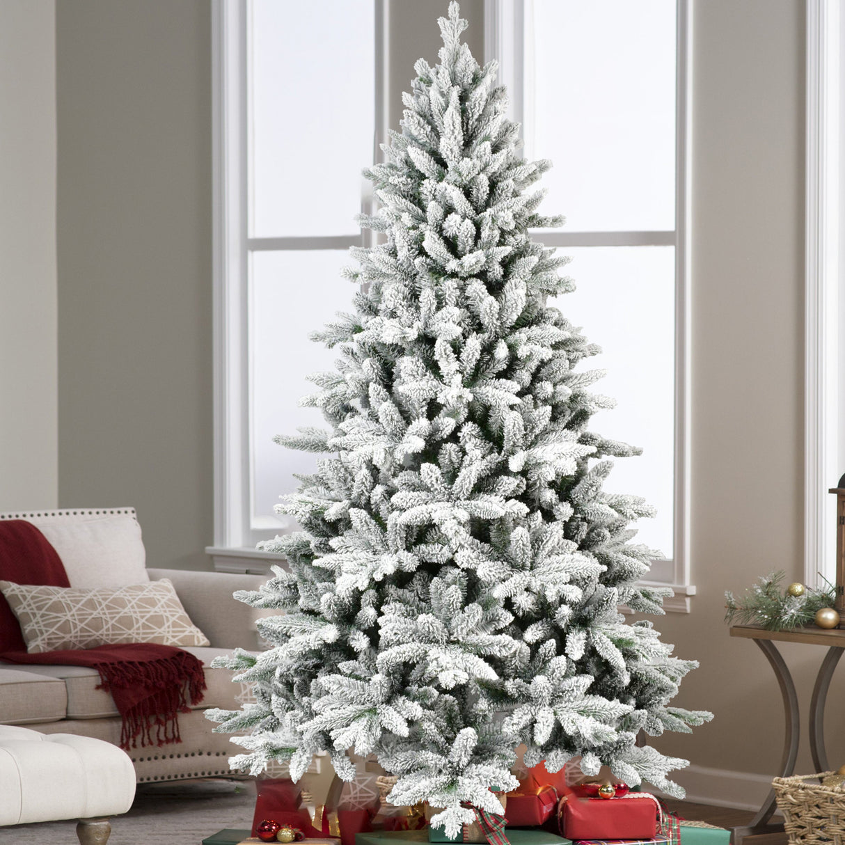 5ft Flocked Christmas Tree with 768 Tips