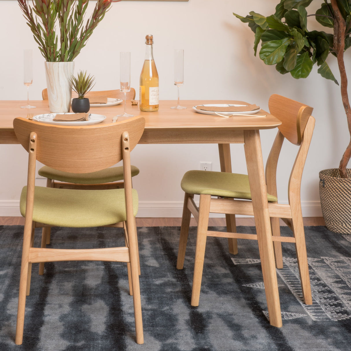 Contemporary Dining Chair With Sleek Design