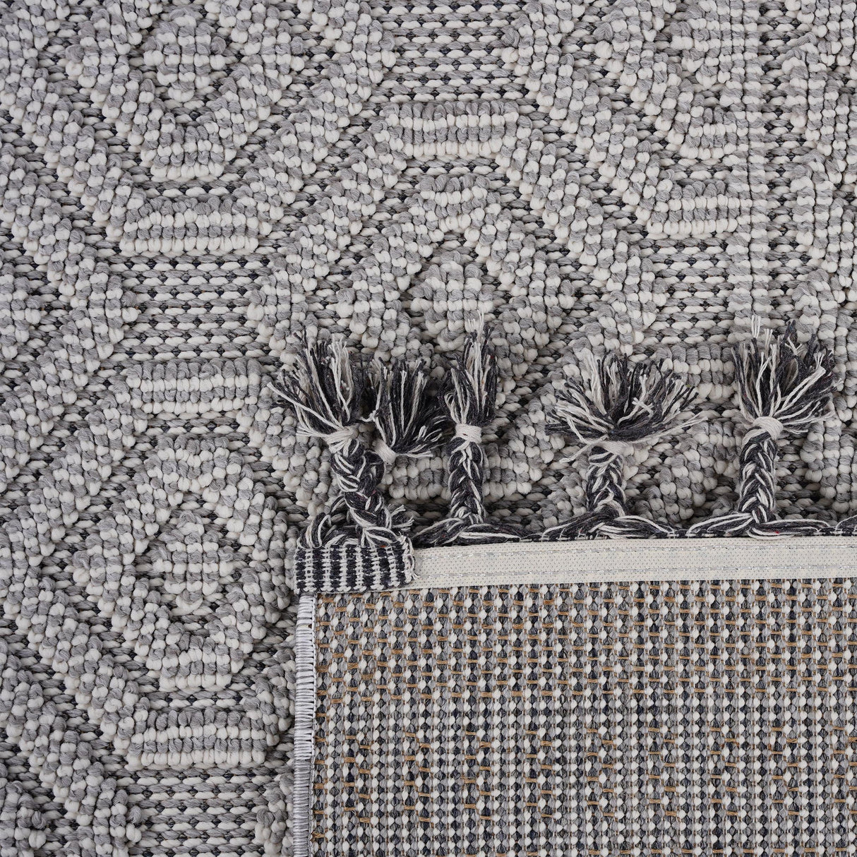 Guros - 6' X 9' Geometric Indoor / Outdoor Area Rug - White