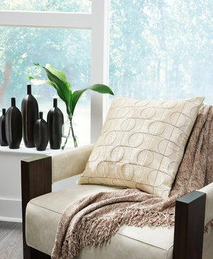Kydner - Pillow - Best Buy Furniture