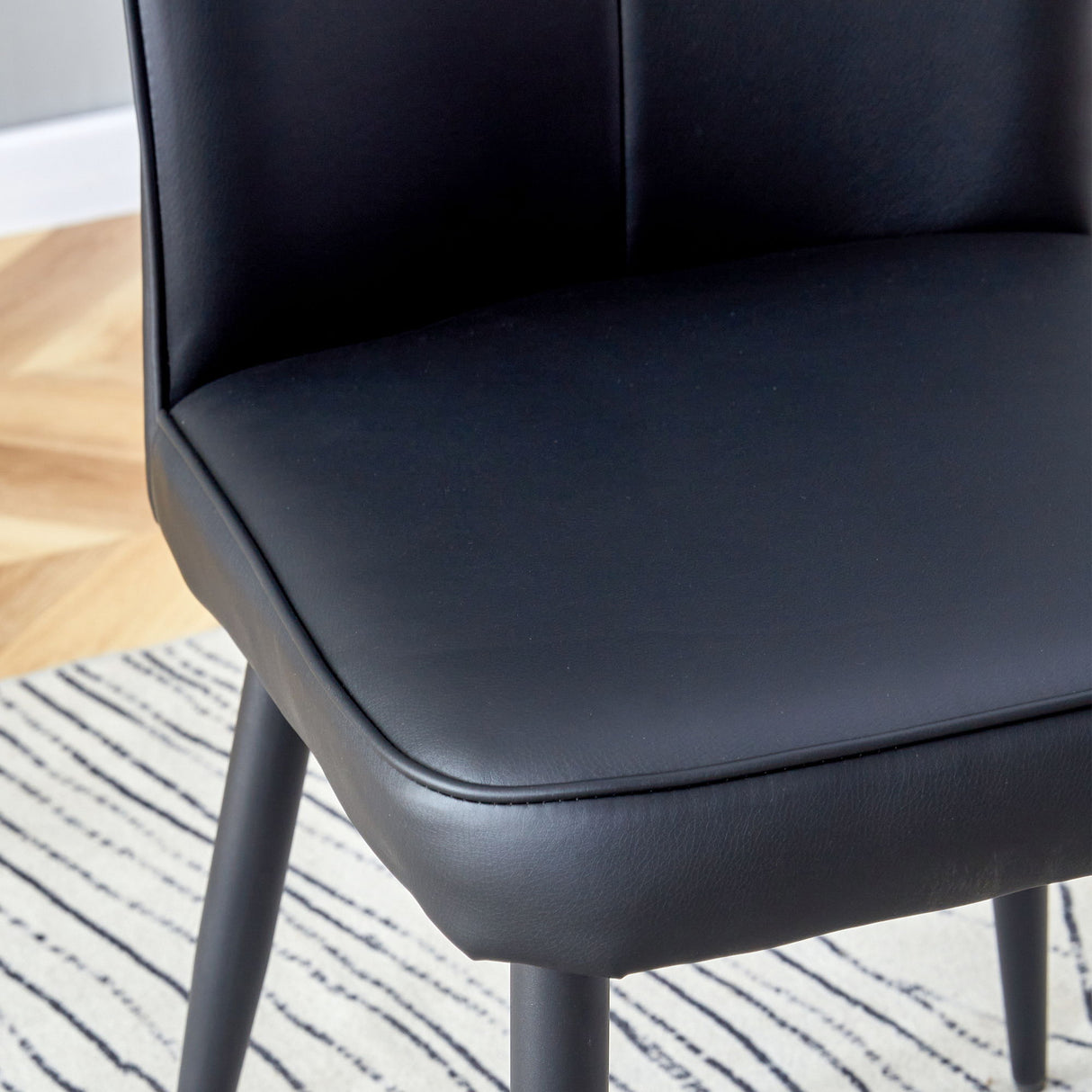 Modern Chair Set 4 Pieces With Vertical Backrest Design For Kitchen And Living Rooms - Black