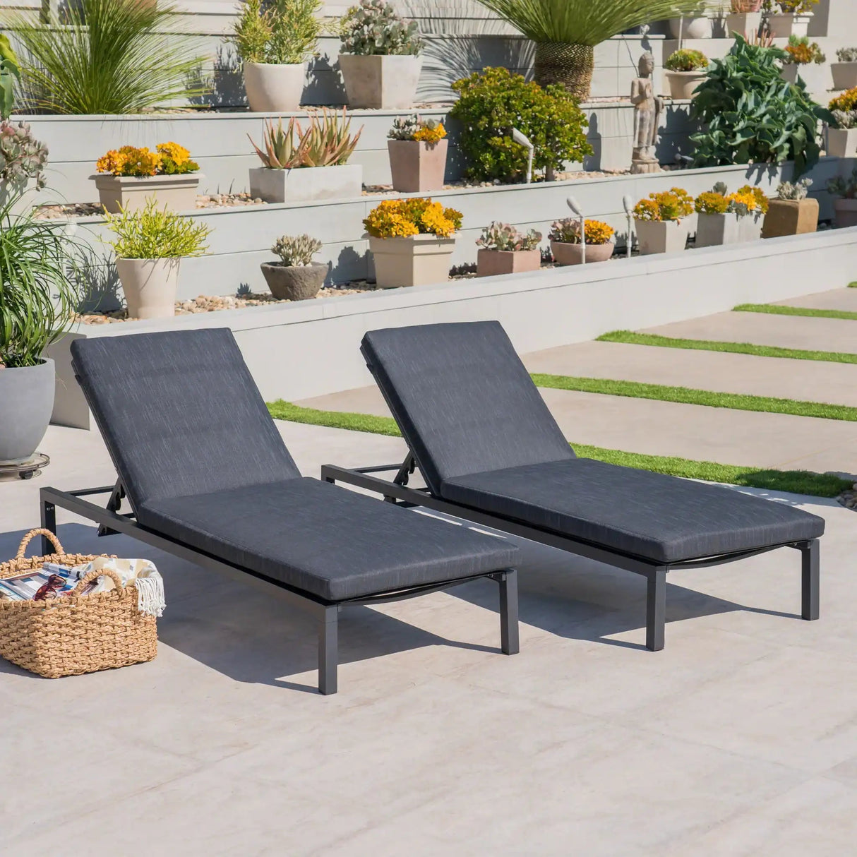 Modern Chaise Lounge With Wate Resistant Fabric Cushions - Best Buy Furniture