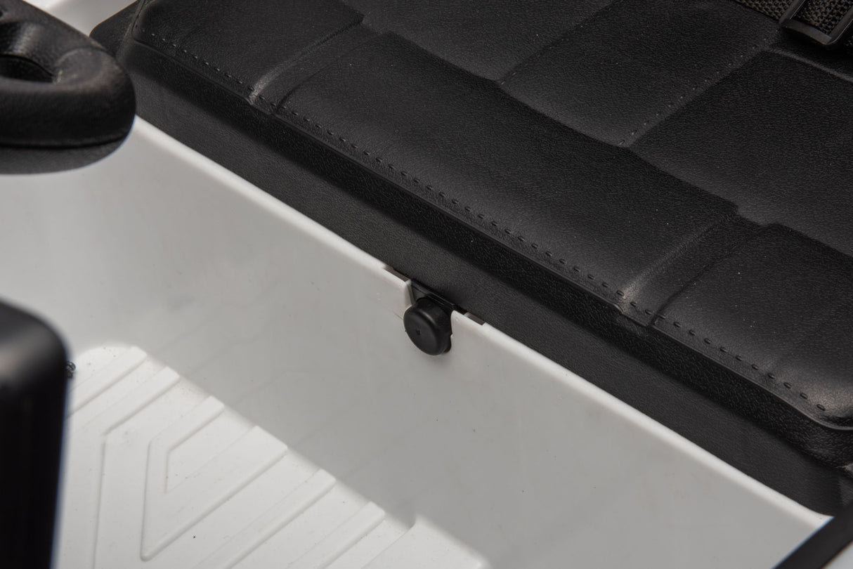 12V7A 30W*2 Four-Wheel Drive Seat One Button Start, Forward And Backward, High And Low Speed, Music, Front Light, Power Display, Two Doors Can Open, 2.4G R / C, Seat Belt Four Wheel Absorber