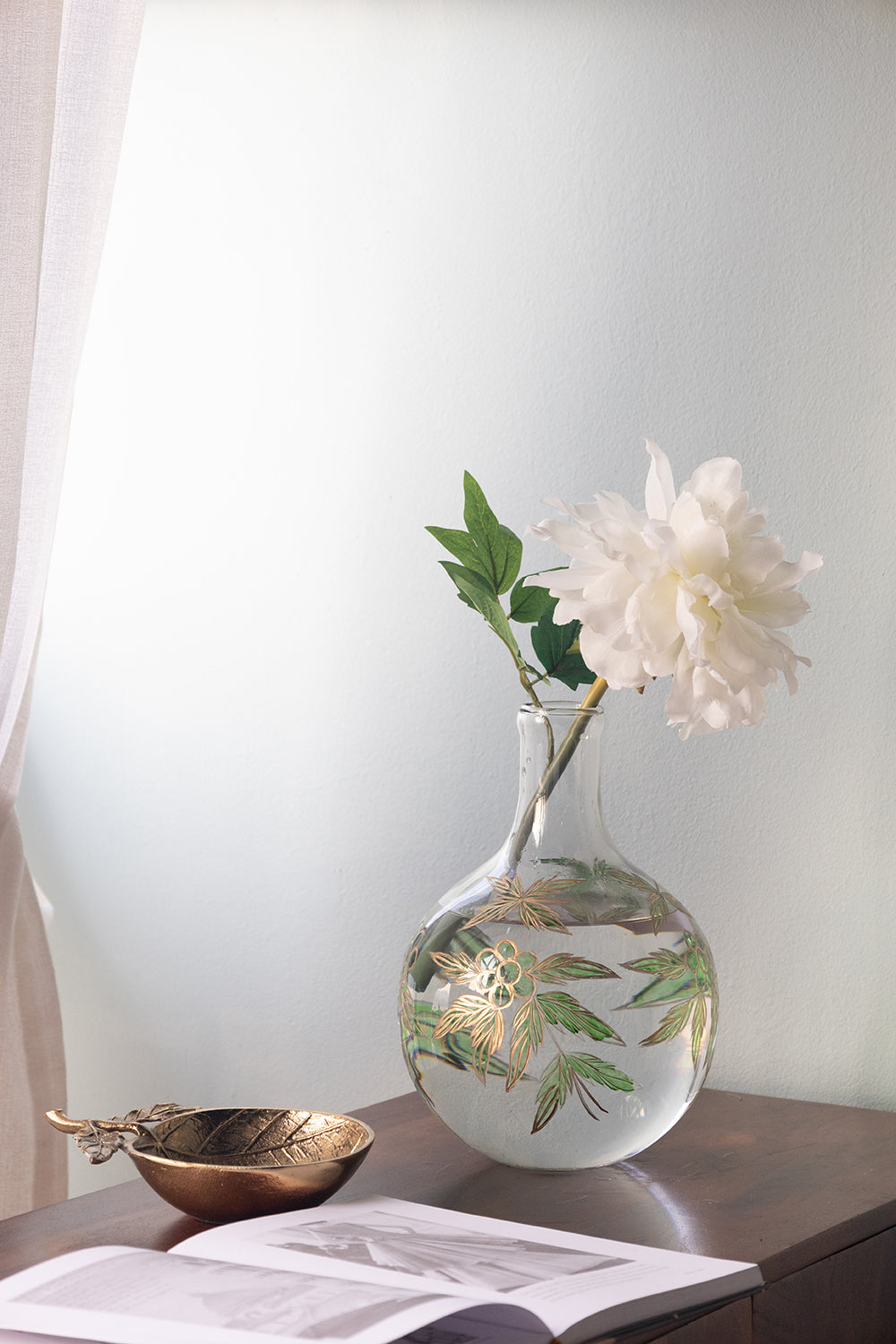 D7.9x11" Bulbous Clear Glass Vase with Slender Neck