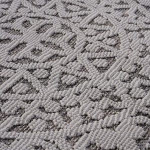 Guros - 6' X 9' Medallion Indoor / Outdoor Area Rug - Gray / White