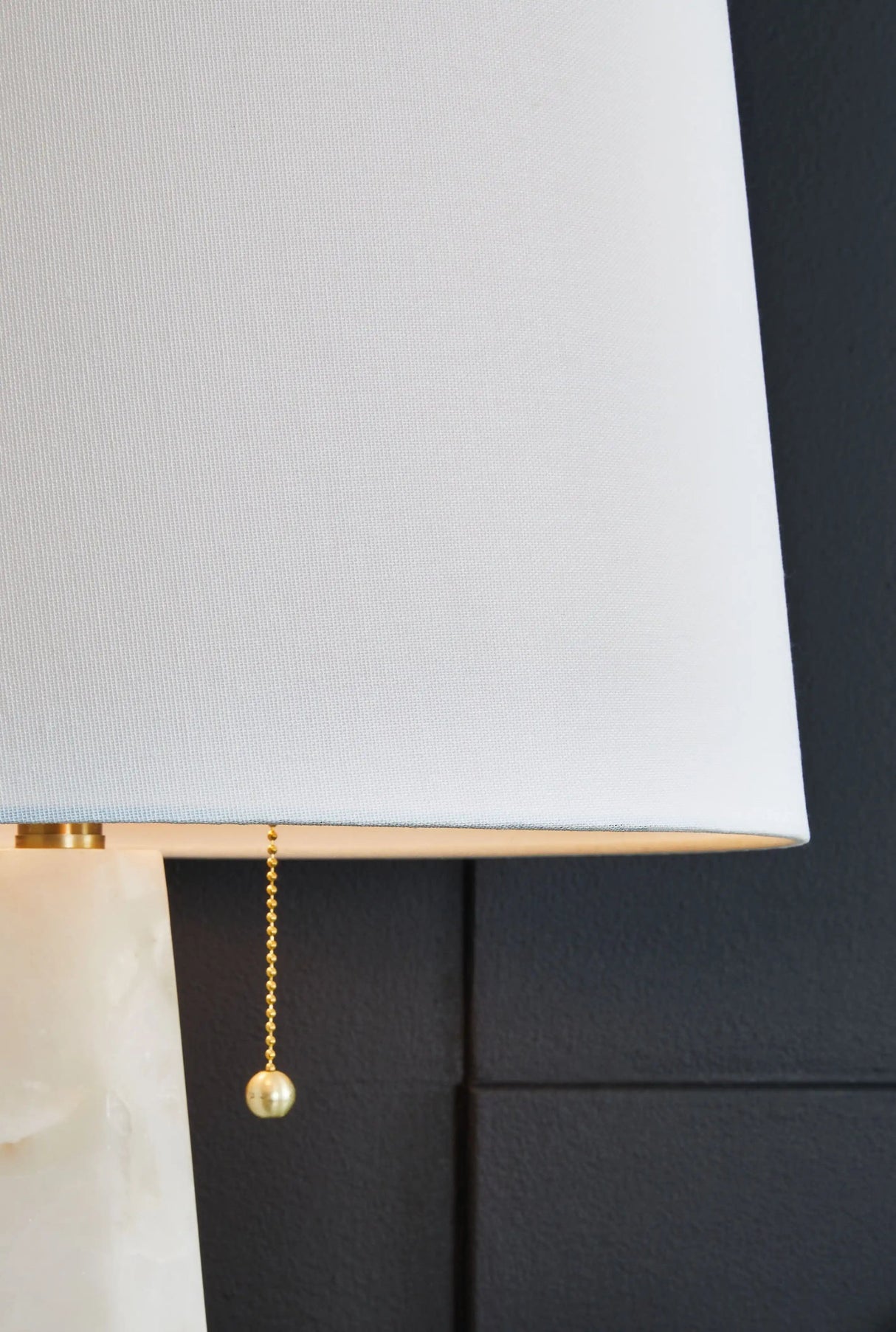 Laurellen - Alabaster Table Lamp - White - Best Buy Furniture